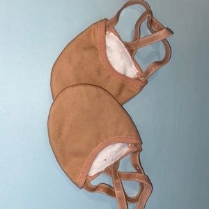 Bloch pirouette shoes fits show sizes 5-7.5